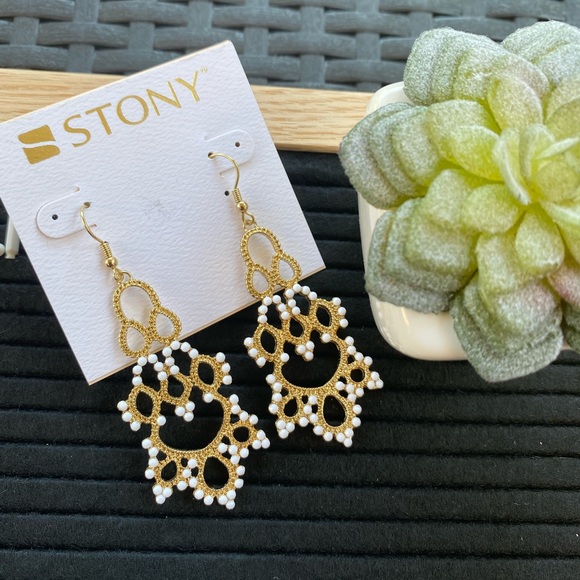stony Jewelry - White & Gold Earrings